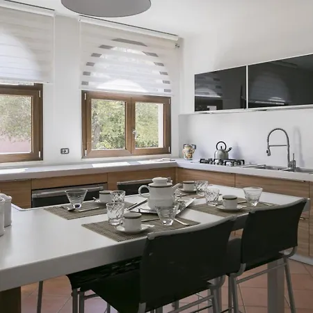 With 2 Bedrooms And Garden In Dorgali *